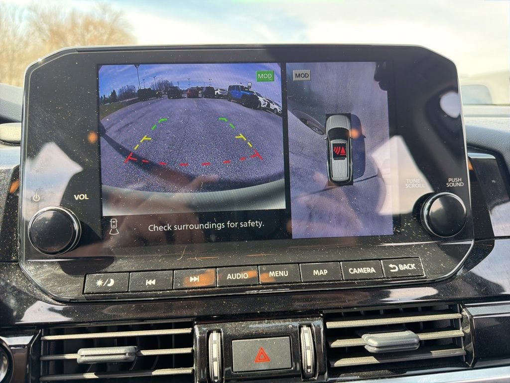 2025 Nissan Pathfinder SL