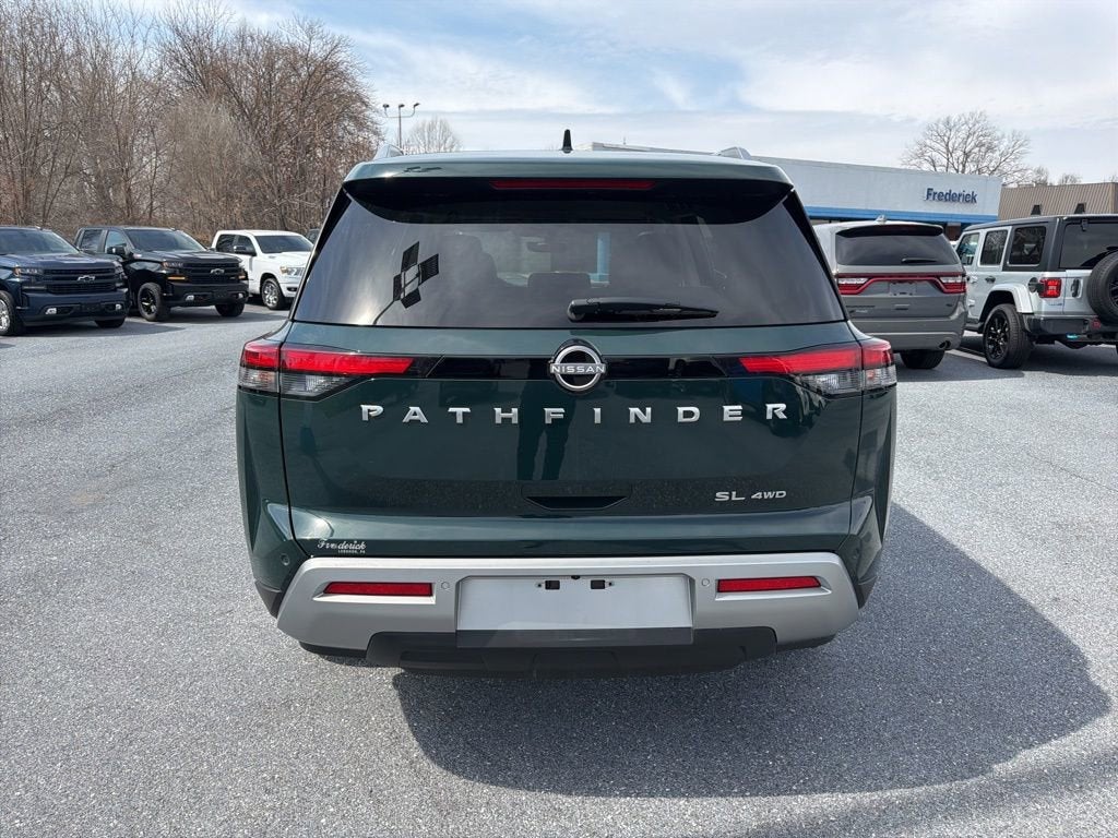 2025 Nissan Pathfinder SL