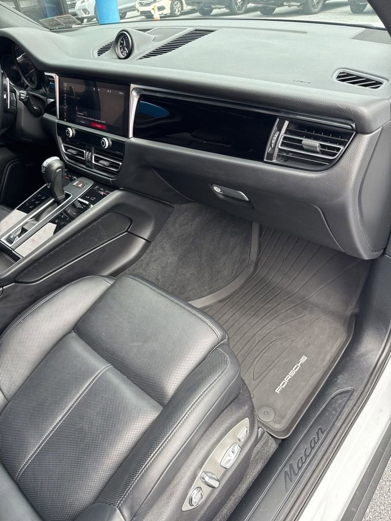 2024 Porsche Macan T