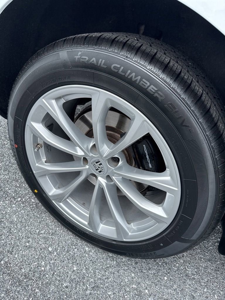 2024 Porsche Macan T